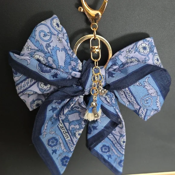 Pierre Cardin Blue Patterned Bow Keychain - Picture 5 of 7